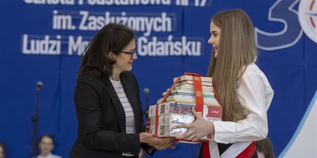 Powiększ grafikę: 30-lecie-szkoly-690796.jpg