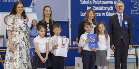Powiększ grafikę: 30-lecie-szkoly-690813.jpg