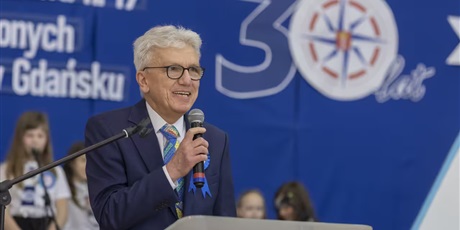 Powiększ grafikę: 30-lecie-szkoly-690815.jpg
