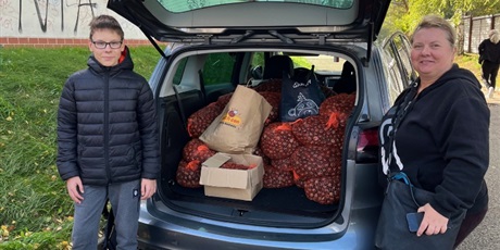 Powiększ grafikę: akcja-zbieraj-kasztana-dla-bohatera-jana-651936.jpg