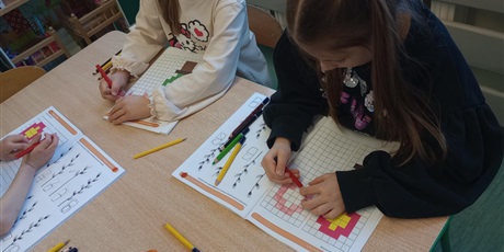 Powiększ grafikę: aktywnosci-matematyczne-w-grupie-0a-690772.jpg