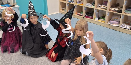 Powiększ grafikę: andrzejki-w-zerowkach-666061.jpg