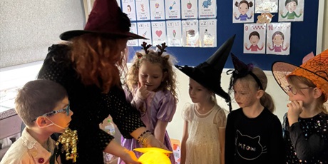 Powiększ grafikę: andrzejki-w-zerowkach-666064.jpg