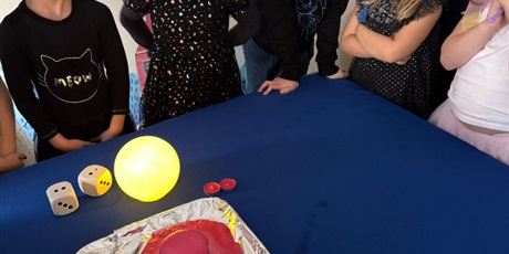 Powiększ grafikę: andrzejki-w-zerowkach-666067.jpg