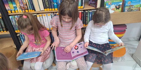Powiększ grafikę: basnie-muminki-i-roboty-0b-odwiedza-biblioteki-690695.jpg
