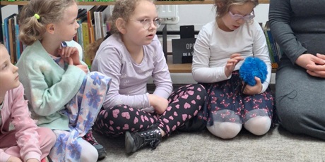 Powiększ grafikę: basnie-muminki-i-roboty-0b-odwiedza-biblioteki-690698.jpg