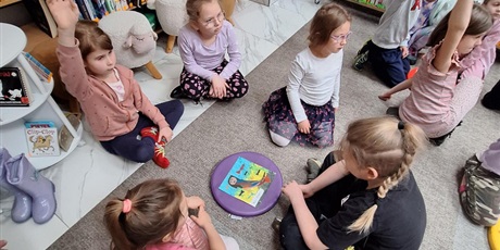 Powiększ grafikę: basnie-muminki-i-roboty-0b-odwiedza-biblioteki-690700.jpg