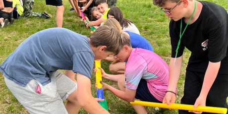 Powiększ grafikę: zabawy integracyjne kl. 6B