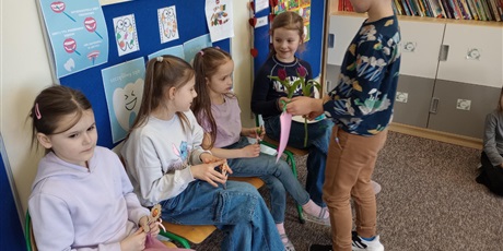 Powiększ grafikę: dzien-kobiet-w-grupie-0a-679251.jpg