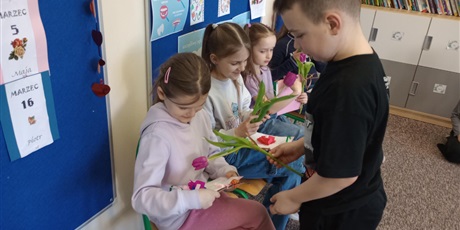 Powiększ grafikę: dzien-kobiet-w-grupie-0a-679252.jpg