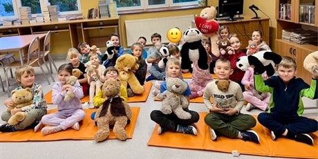 Powiększ grafikę: dzien-misia-w-bibliotece-660389.jpg