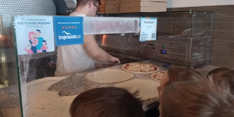 Powiększ grafikę: dzien-pizzy-w-grupie-0a-674016.jpg