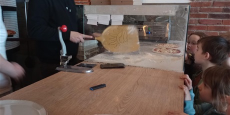 Powiększ grafikę: dzien-pizzy-w-grupie-0a-674017.jpg