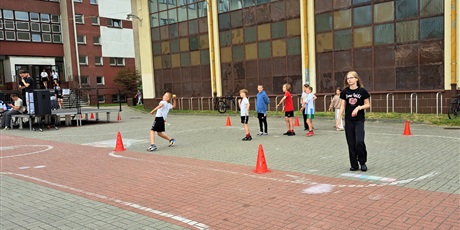 Powiększ grafikę: dzien-sportu-w-klasach-4-8-698419.jpg
