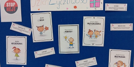 Powiększ grafikę: Tablica z życzliwymi słowami.