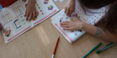 Powiększ grafikę: edukacja-matematyczna-w-grupie-0a-708862.jpg