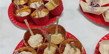 Powiększ grafikę: Turecka potrawa Lokum - Kawałki słodkiego Lokum z Turcji.