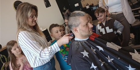 Powiększ grafikę: fryzjer-i-barber-0a-poznaje-zawody-693015.jpg