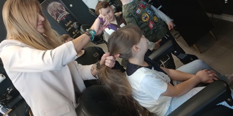 Powiększ grafikę: fryzjer-i-barber-0a-poznaje-zawody-693018.jpg