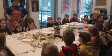 Powiększ grafikę: grupa-0a-na-lekcji-muzealnej-w-osrodku-kultury-morskiej-675619.jpg