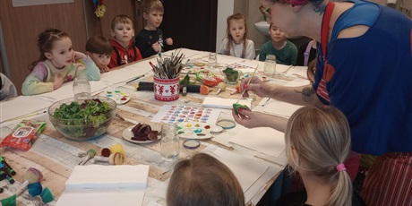 Powiększ grafikę: grupa-0a-na-lekcji-muzealnej-w-osrodku-kultury-morskiej-675620.jpg