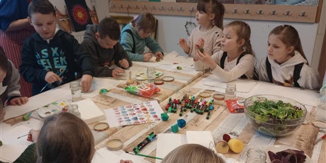 Powiększ grafikę: grupa-0a-na-lekcji-muzealnej-w-osrodku-kultury-morskiej-675621.jpg