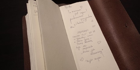 Powiększ grafikę: Pamiątkowy wpis w księdze gości.