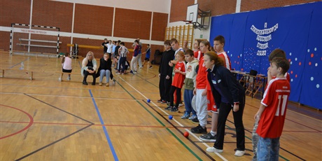 Powiększ grafikę: i-miedzyszkolny-turniej-bocci-sportowe-emocje-i-integracja-648327.jpg