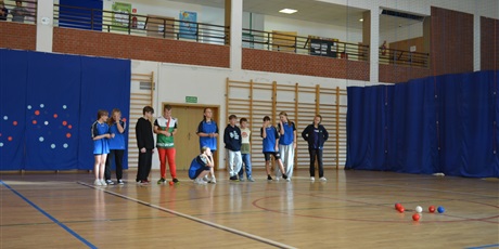 Powiększ grafikę: i-miedzyszkolny-turniej-bocci-sportowe-emocje-i-integracja-648335.jpg