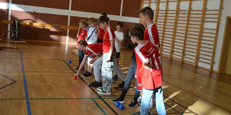Powiększ grafikę: i-miedzyszkolny-turniej-bocci-sportowe-emocje-i-integracja-648336.jpg