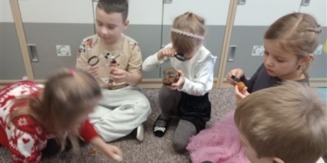 Powiększ grafikę: jantarkowo-warsztaty-bursztynnicze-w-grupie-0a-666021.jpg