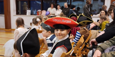 Powiększ grafikę: jaselka-morskie-30-lat-pod-zaglami-dobra-669124.jpg