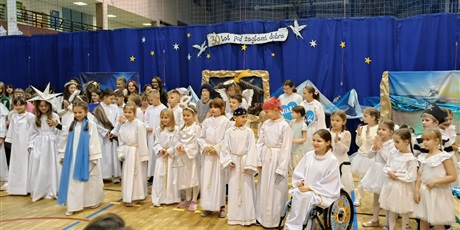 Powiększ grafikę: jaselka-morskie-30-lat-pod-zaglami-dobra-669126.jpg