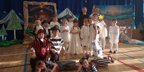 Powiększ grafikę: jaselka-morskie-30-lat-pod-zaglami-dobra-669128.jpg