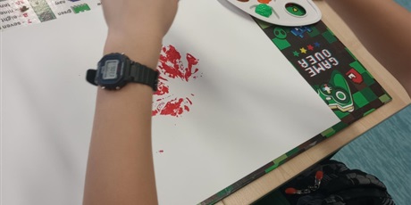 Powiększ grafikę: Uczniowie przy pracy.
