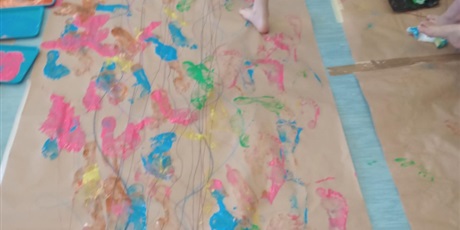 Kolorowa zabawa w grupie 0A