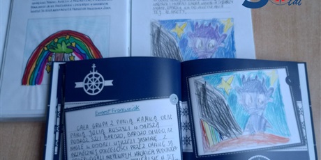 Powiększ grafikę: kosmiczny-sukces-grupy-0a-za-nami-innowacja-pedagogiczna-male-gwiazdy-pisza-ksiazke-708837.jpg