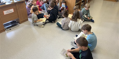 Powiększ grafikę: miedzynarodowy-miesiac-bibliotek-szkolnych-651952.jpg