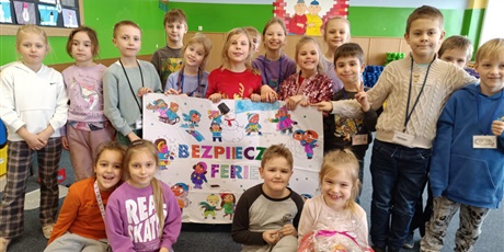 Powiększ grafikę: miedzyswietlicowy-konkurs-w-ramach-programu-edukacyjnego-bezpieczny-wypoczynek-596409.jpg