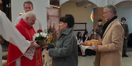 Powiększ grafikę: msza-sw-w-intencji-spolecznosci-szkolnej-690774.jpg