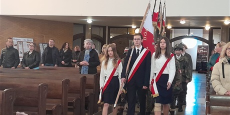 Powiększ grafikę: msza-sw-w-intencji-spolecznosci-szkolnej-690781.jpg