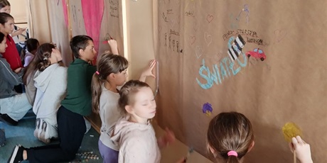 Powiększ grafikę: mural-of-positive-thoughts-713042.jpg