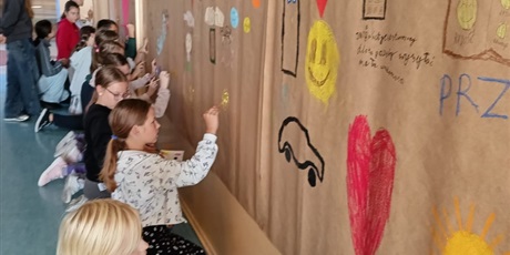 Powiększ grafikę: mural-pozytywnych-mysli-713052.jpg