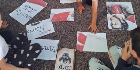 Powiększ grafikę: narodowe-czytanie-w-grupie-0a-711464.jpg