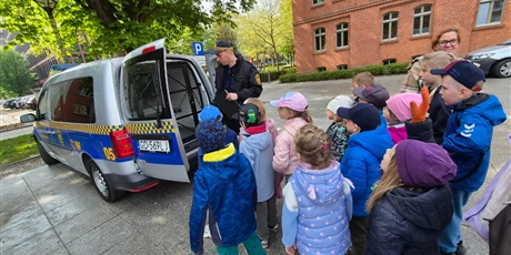 Powiększ grafikę: niezapomniana-wizyta-zerowki-w-strazy-miejskiej-708957.jpg