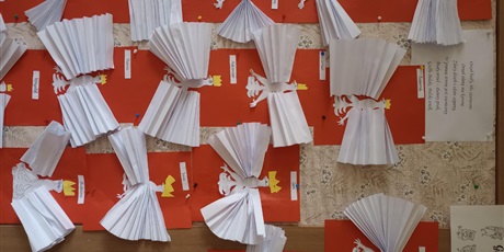 Powiększ grafikę: Godło Polski wykonane przez dzieci.