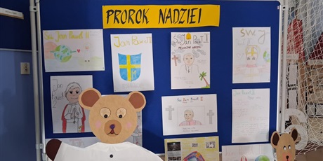 Powiększ grafikę: pielgrzym-nadziei-dzien-papieski-648947.jpg