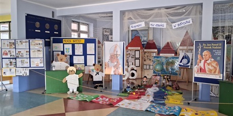 Powiększ grafikę: pielgrzym-nadziei-dzien-papieski-648954.jpg