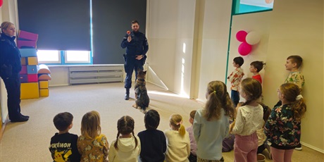 Powiększ grafikę: pies-policyjny-w-zerowce-677260.jpg