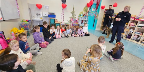 Powiększ grafikę: pies-policyjny-w-zerowce-677262.jpg